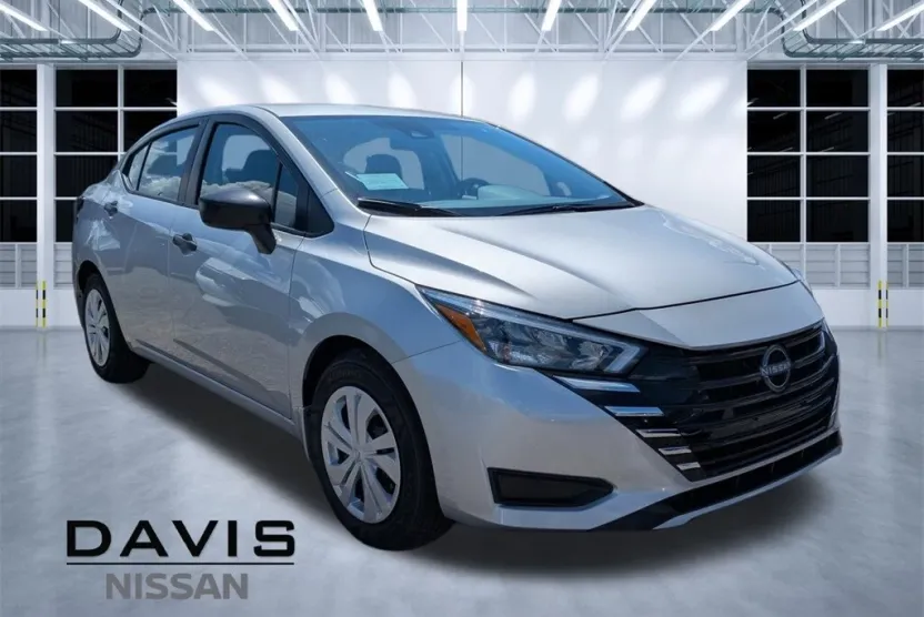 2025 Nissan Versa 1.6 S photo 1