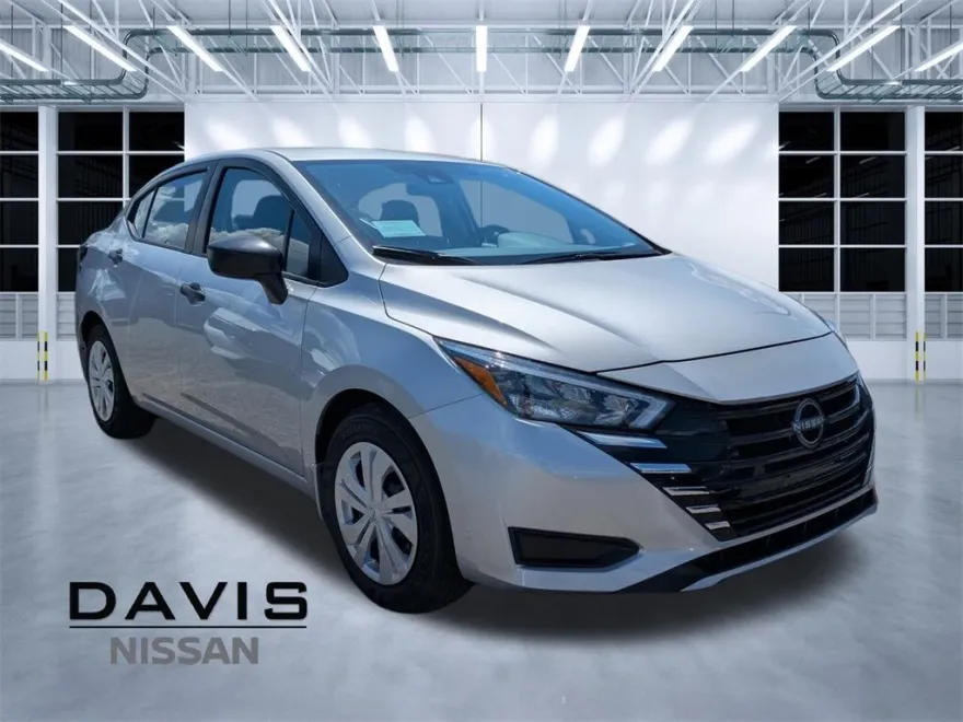 2025 Nissan Versa 1.6 S photo 1