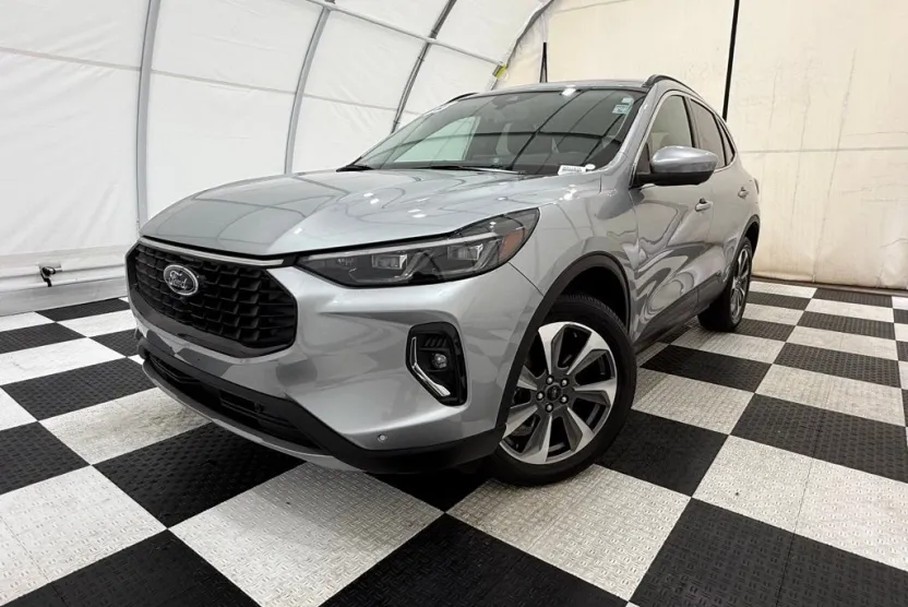 2023 Ford Escape Platinum photo 1