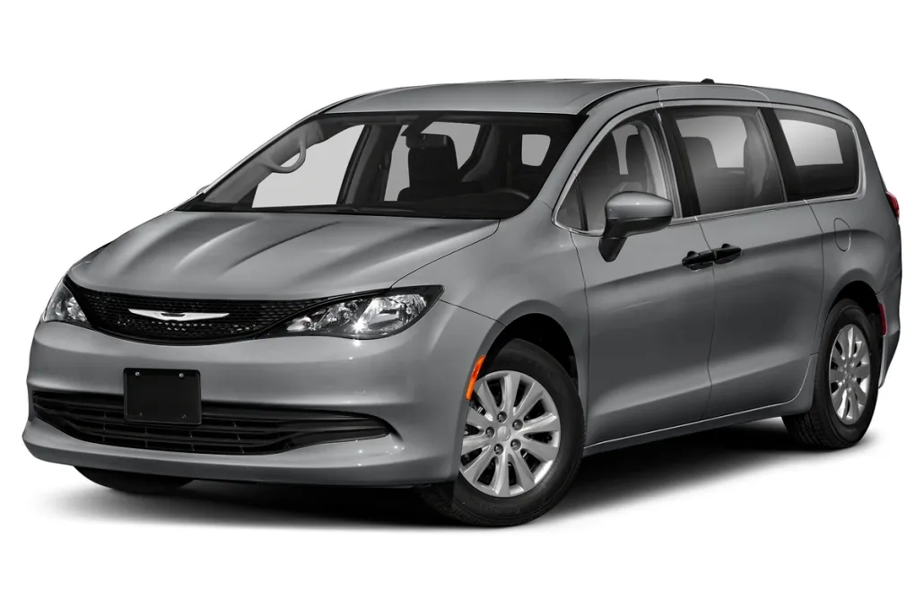 2020 Chrysler Voyager LXi photo 1