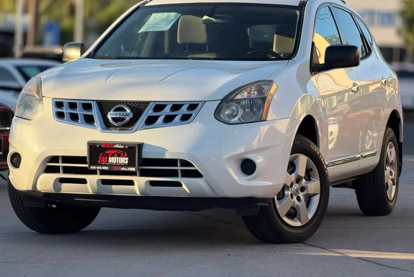 2014 Nissan Rogue Select S photo 1
