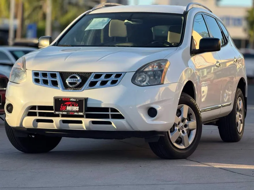 2014 Nissan Rogue Select S photo 1