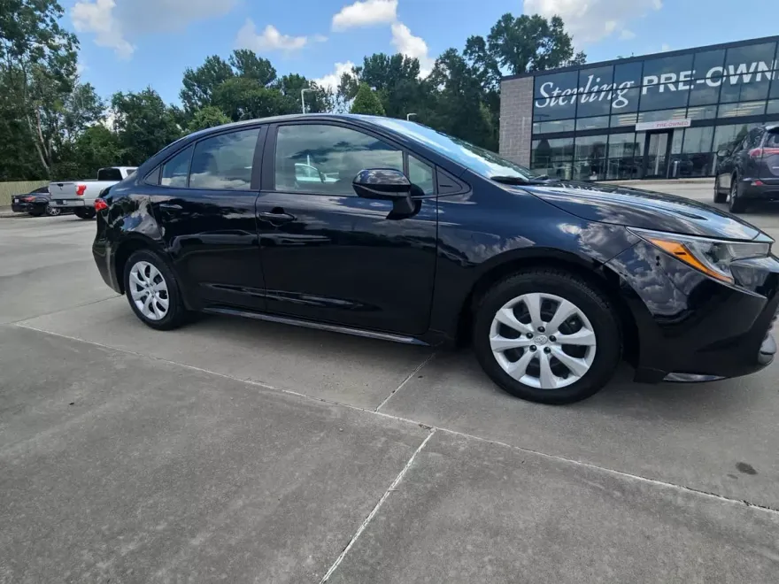 2024 Toyota Corolla LE photo 1