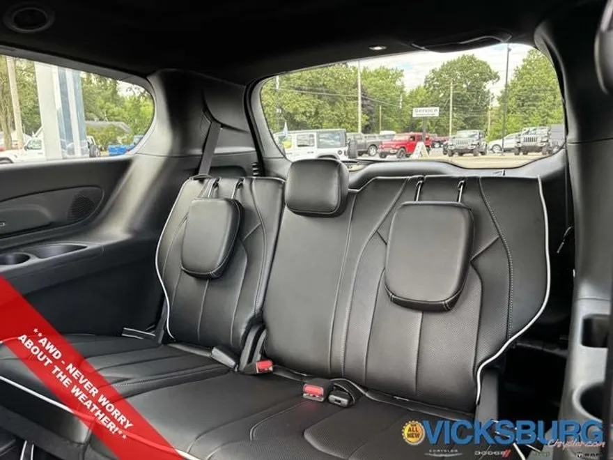 2026 Chrysler Pacifica Limited photo 1