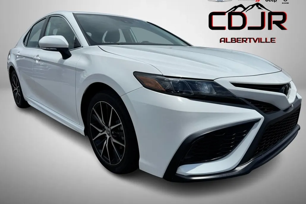 2023 Toyota Camry SE photo 1