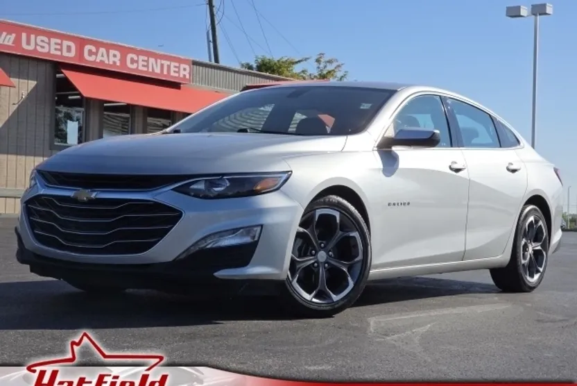 2017 Chevrolet Cruze LT photo 1