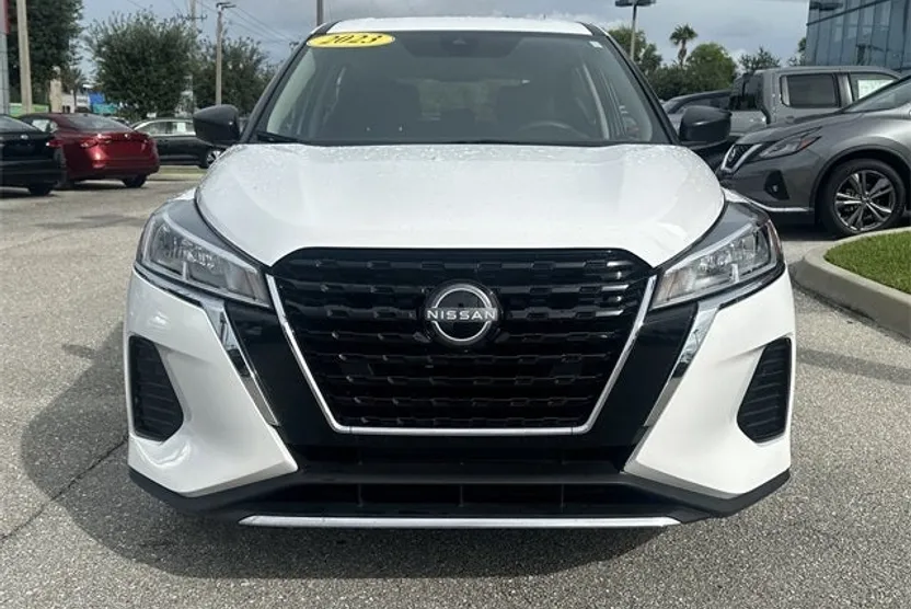 2023 Nissan Kicks S photo 1