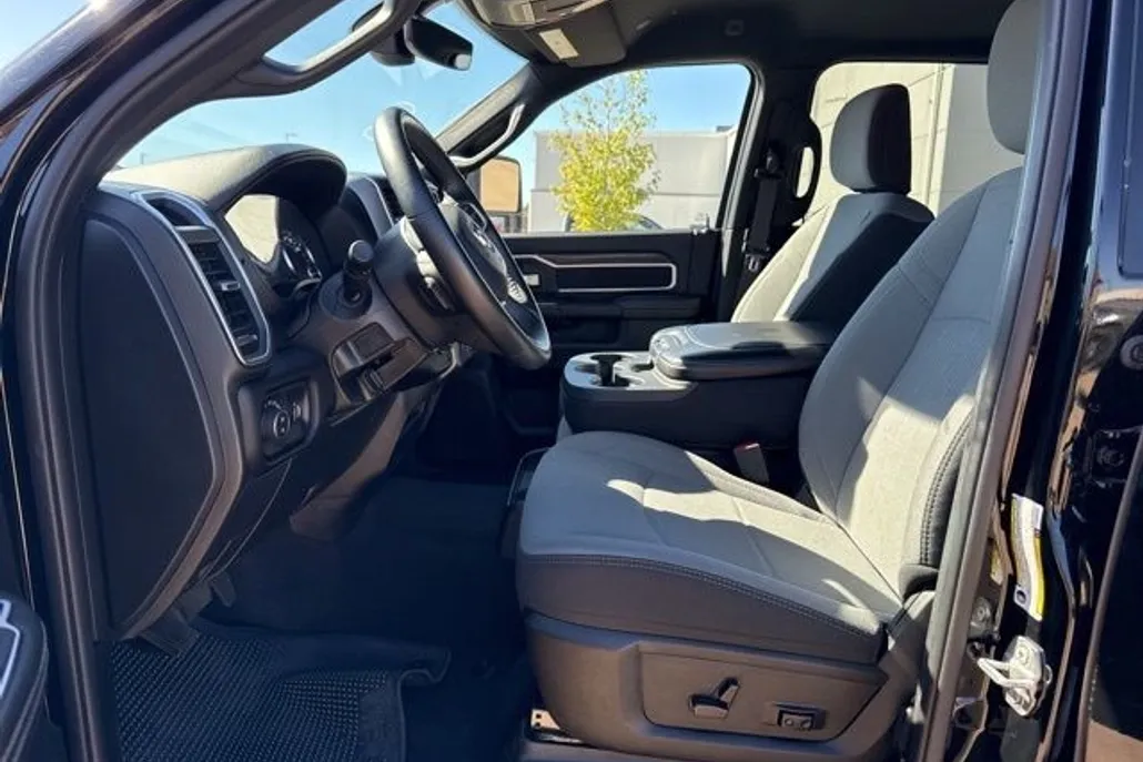 2024 Ram 2500 Big Horn photo 1