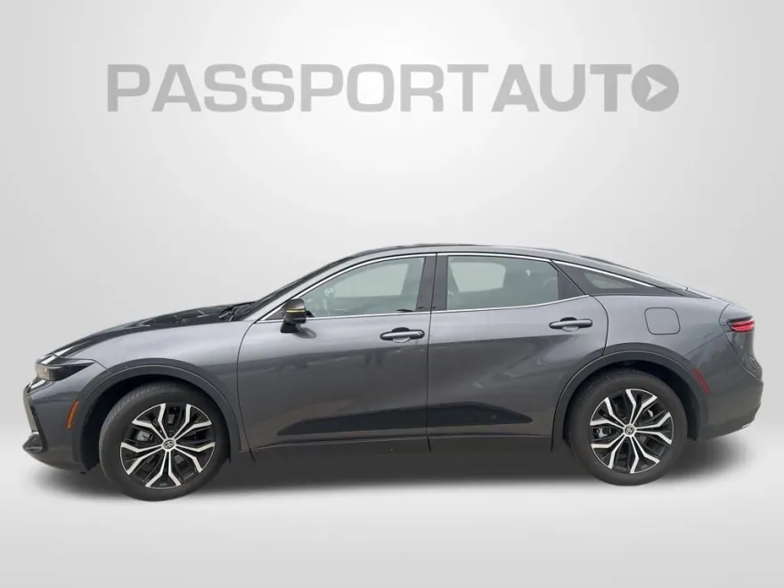 2023 Toyota Crown XLE photo 1