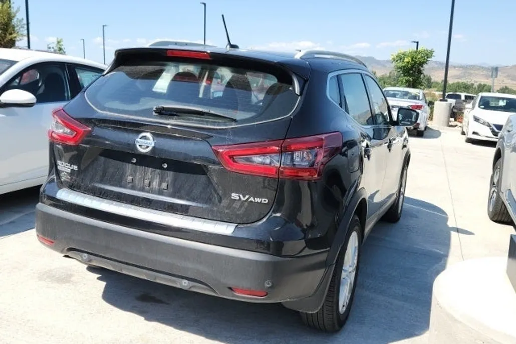 2021 Nissan Rogue Sport SV photo 1