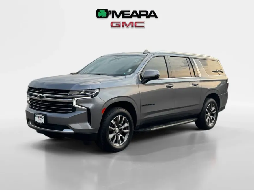 2022 Chevrolet Suburban LT photo 1