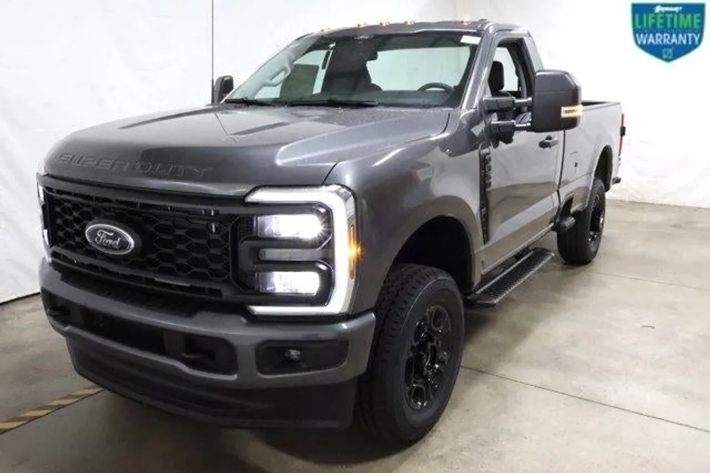 2025 Ford F-350 XL photo 1