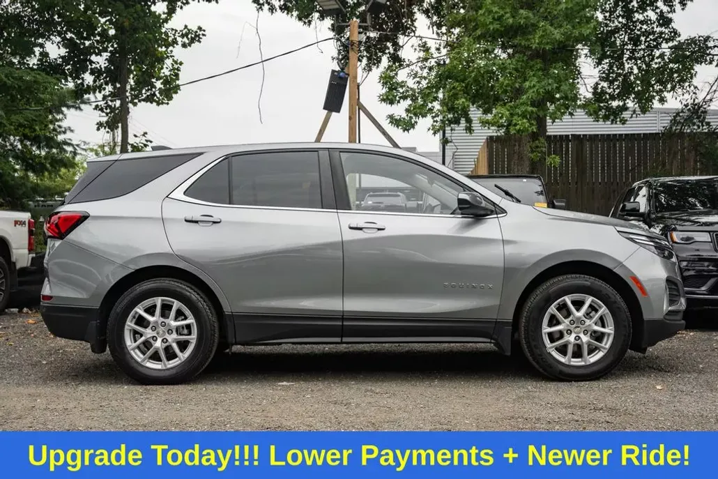 2023 Chevrolet Equinox LT photo 1