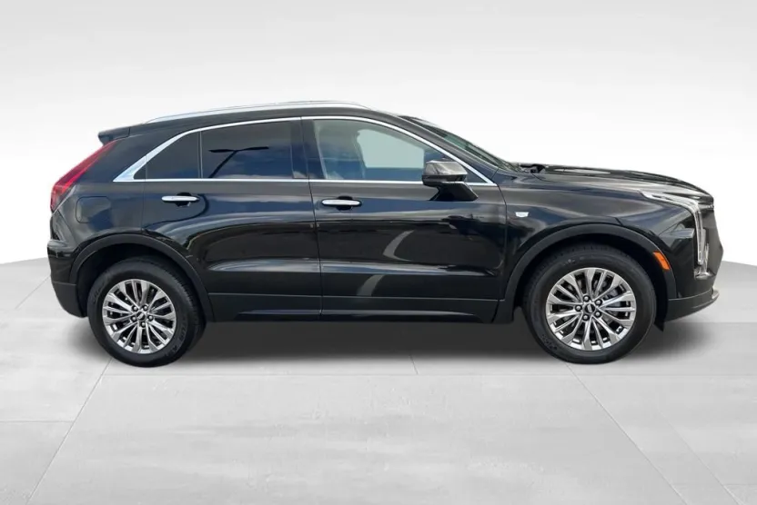 2024 Cadillac XT4 Premium Luxury photo 1