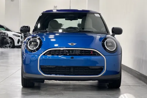 2025 Mini Cooper 2 Door Hardtop Iconic photo 3