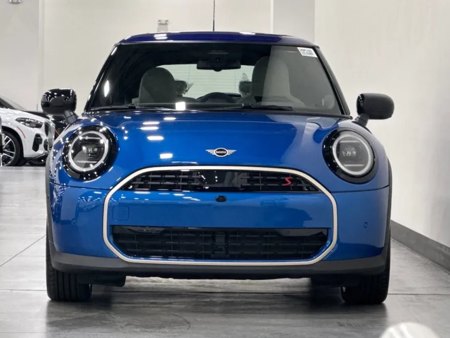 2025 Mini Cooper 2 Door Hardtop Iconic photo 3