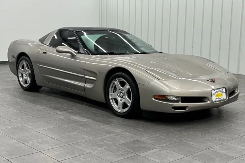 1998 Chevrolet Corvette Base photo 1