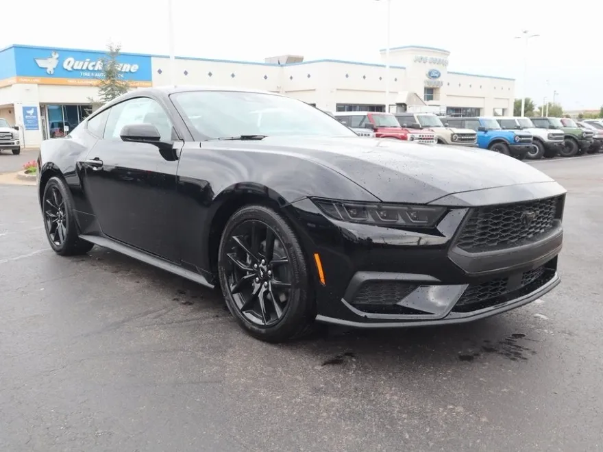 2025 Ford Mustang EcoBoost photo 1