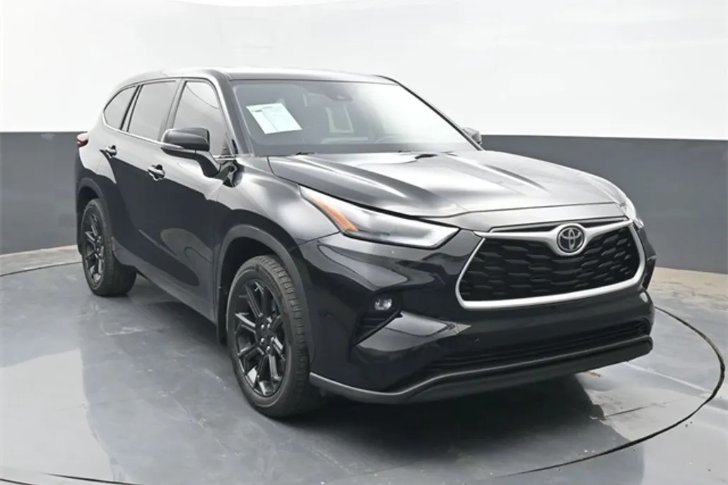 2023 Toyota Highlander L photo 1