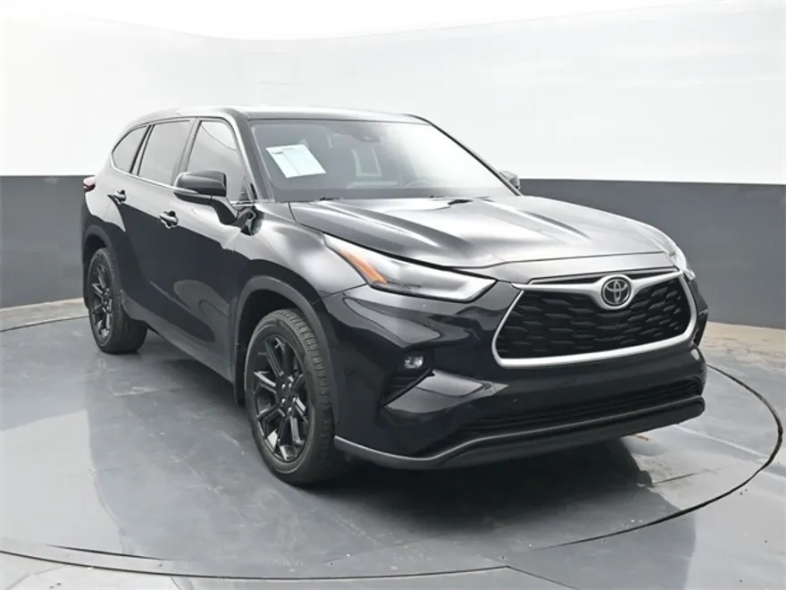 2023 Toyota Highlander L photo 1