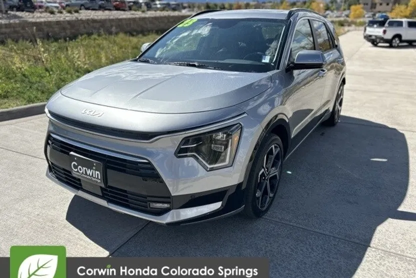 2023 Kia Niro SX Touring photo 1