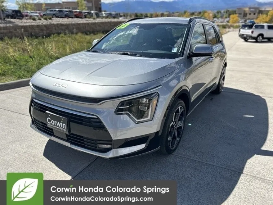 2023 Kia Niro SX Touring photo 1