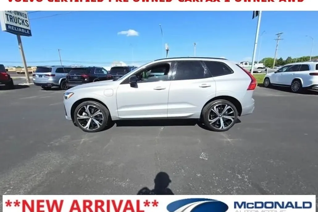 2023 Volvo XC60 Recharge Hybrid Ultimate photo 1