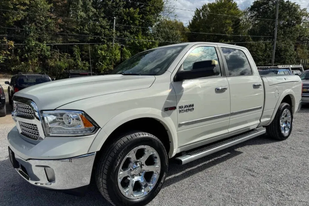 2016 Ram 1500 Laramie photo 1