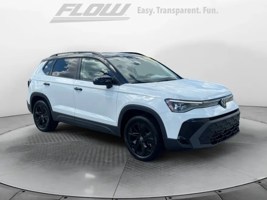 2025 Volkswagen Taos SE photo 1