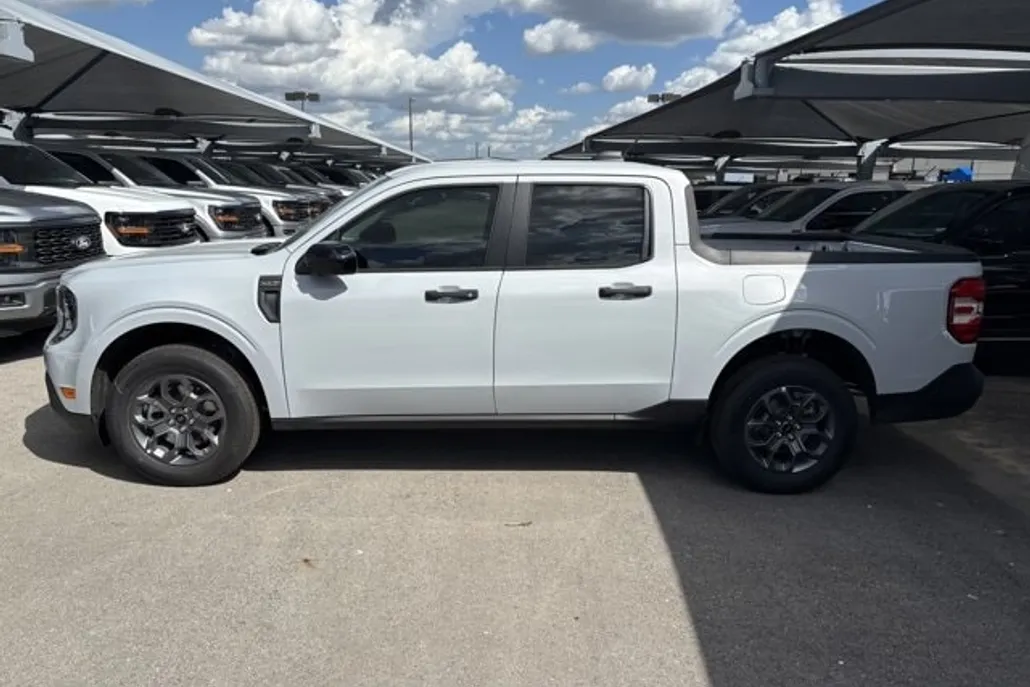 2025 Ford Maverick XLT photo 1