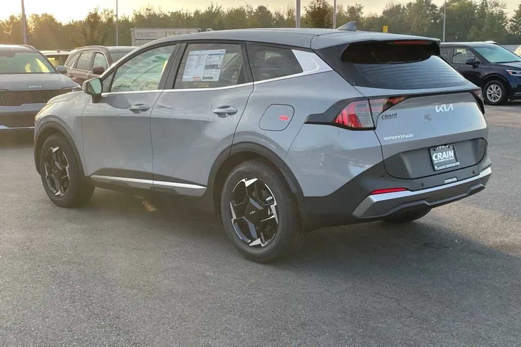 2026 Kia Sportage EX photo 1