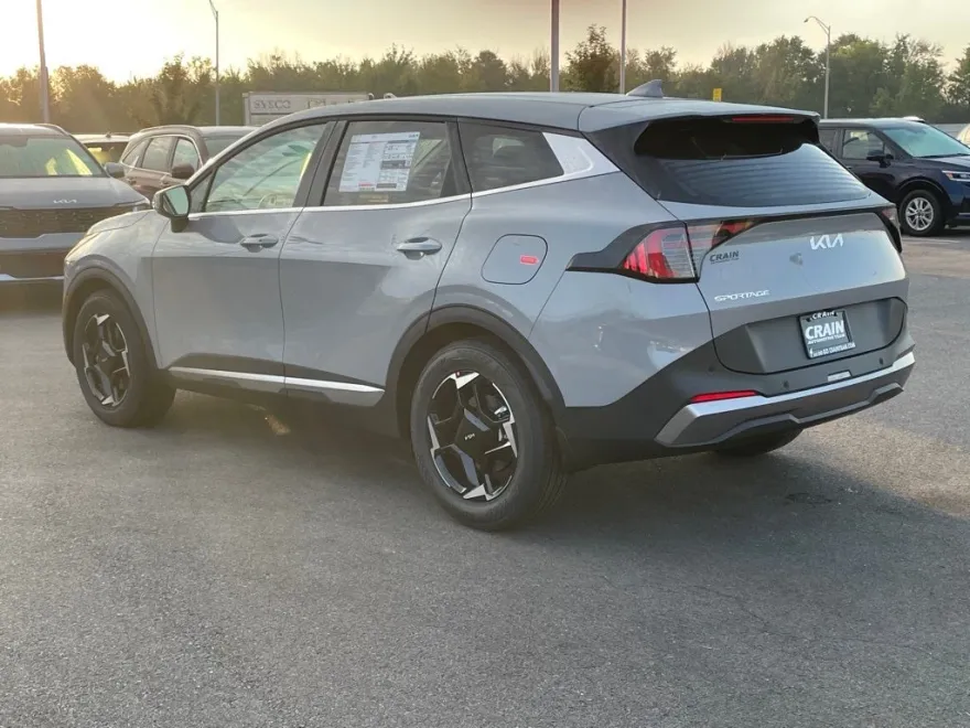 2026 Kia Sportage EX photo 1