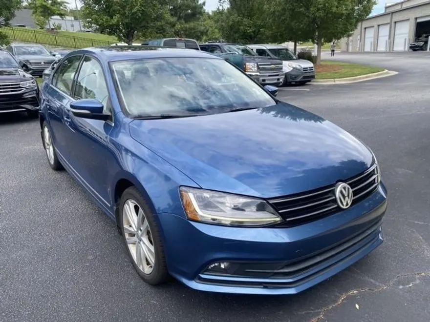 2017 Volkswagen Jetta 1.8T SEL photo 1