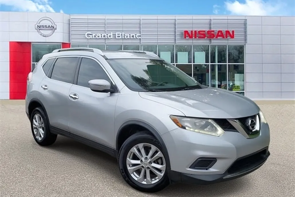 2015 Nissan Rogue SV photo 1