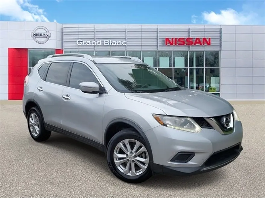 2015 Nissan Rogue SV photo 1