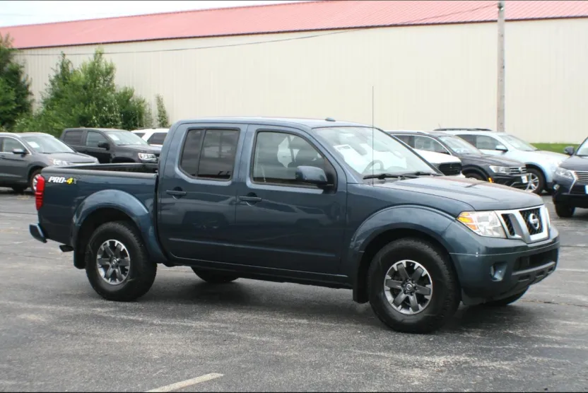 2014 Nissan Frontier PRO-4X Crew Cab photo 1