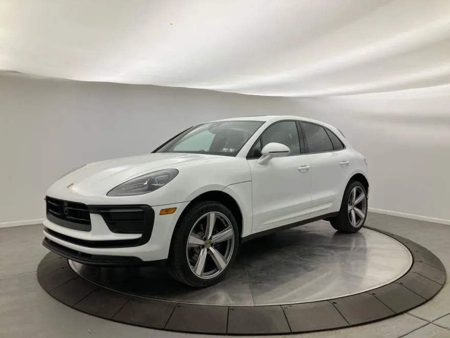 2025 Porsche Macan T photo 1