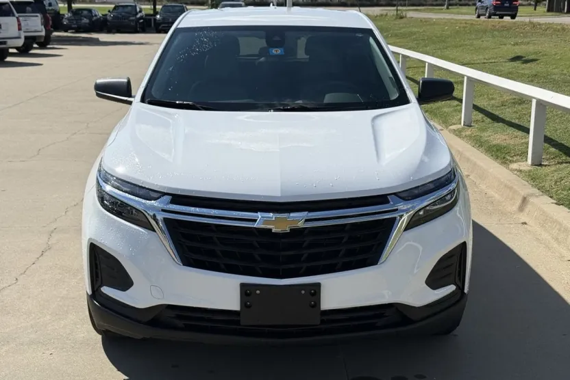 2024 Chevrolet Equinox LS photo 1