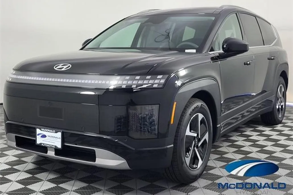 2026 Hyundai Ioniq SE photo 1