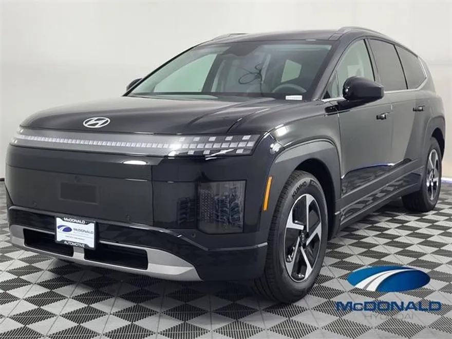 2026 Hyundai Ioniq SE photo 1
