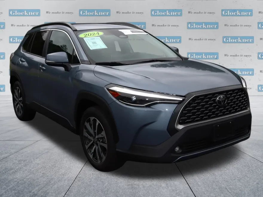 2024 Toyota Corolla Cross XLE photo 1