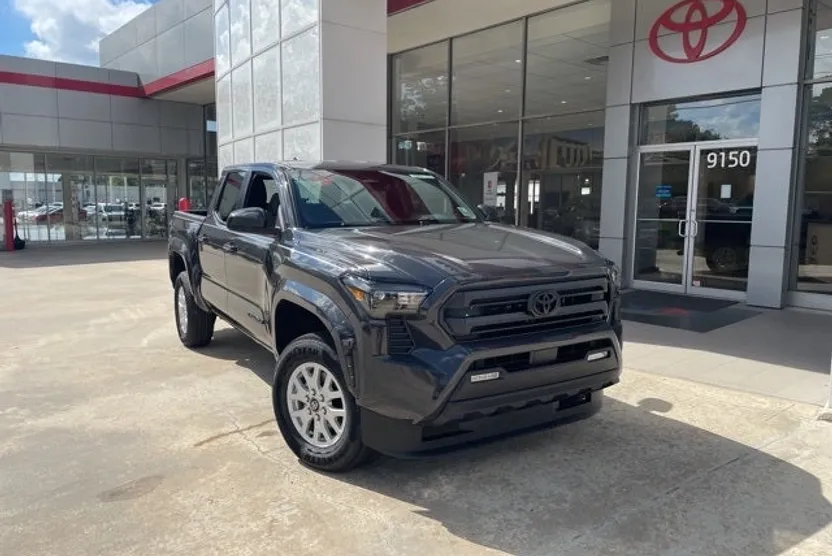 2025 Toyota Tacoma SR5 photo 1