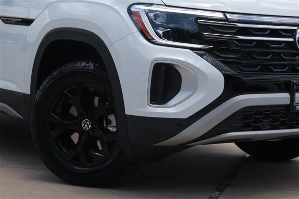 2025 Volkswagen Atlas Peak Edition SE photo 1