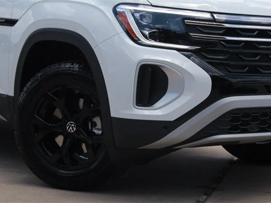 2025 Volkswagen Atlas Peak Edition SE photo 1