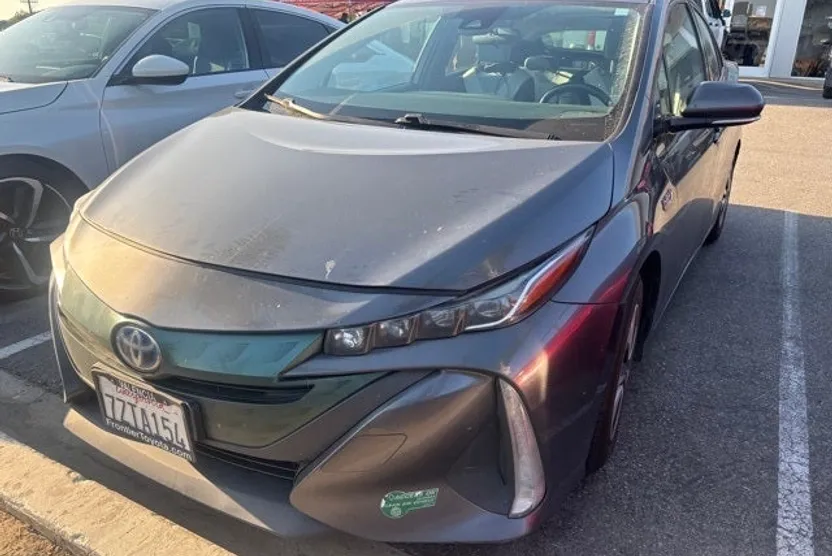 2017 Toyota Prius Prime Plus photo 1