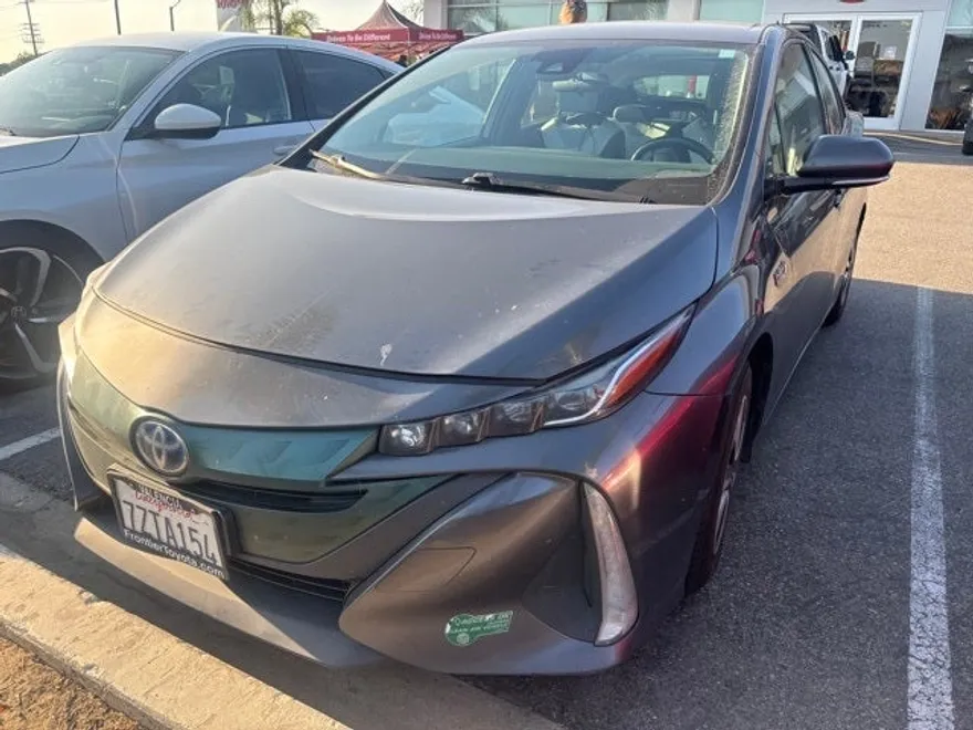 2017 Toyota Prius Prime Plus photo 1