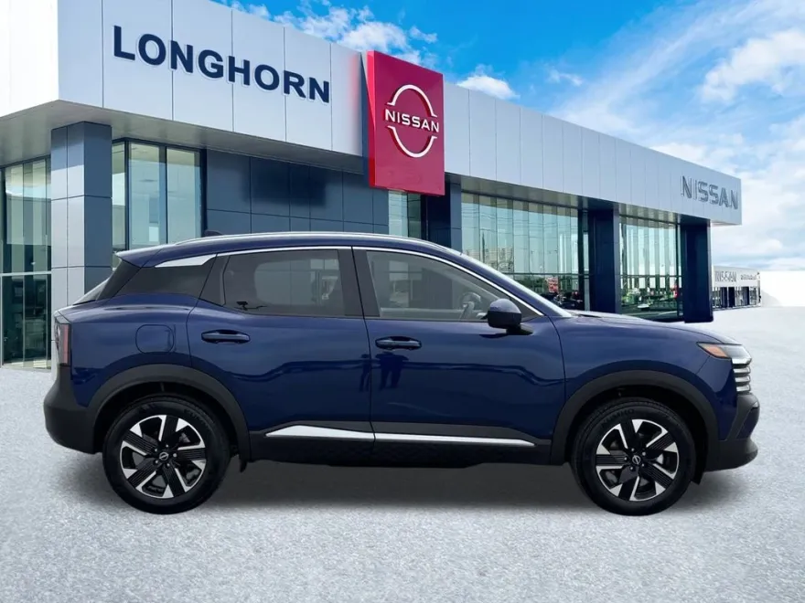 2025 Nissan Kicks SV photo 1