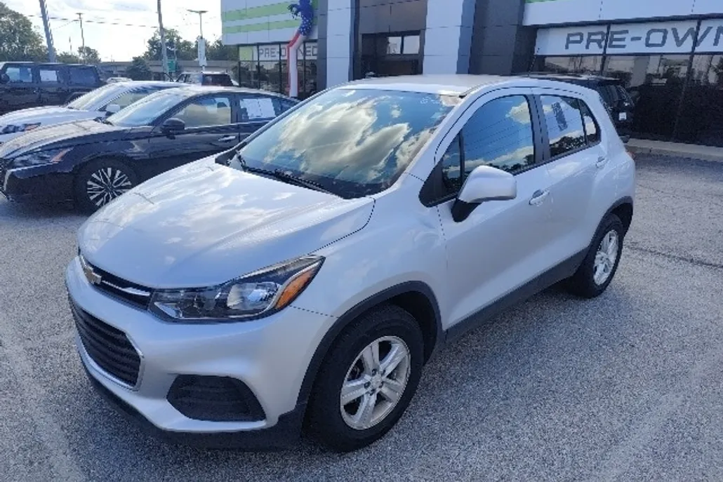 2021 Chevrolet Trax LS photo 1