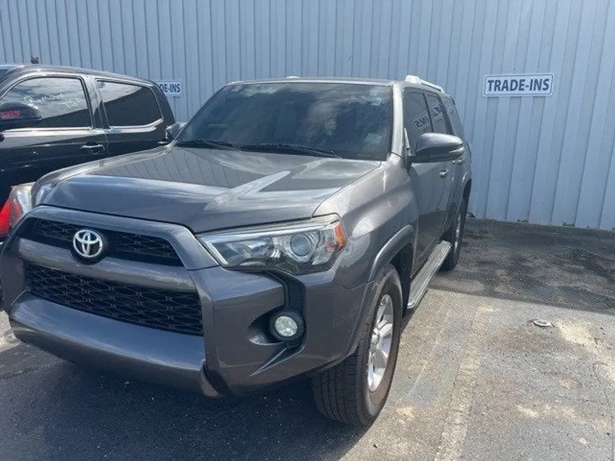 2018 Toyota 4Runner SR5 photo 1