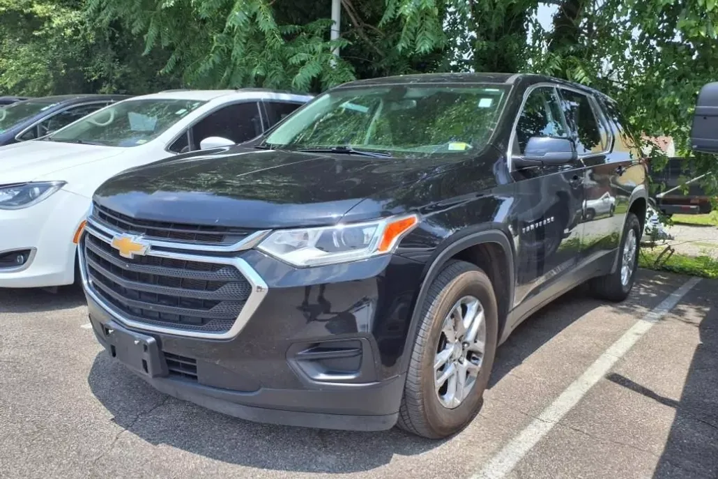 2021 Chevrolet Traverse LS photo 1
